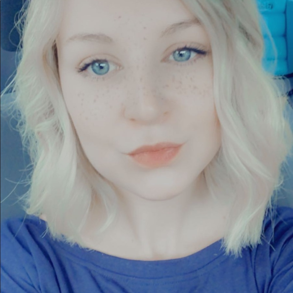 Meet your Posher, Stephanie